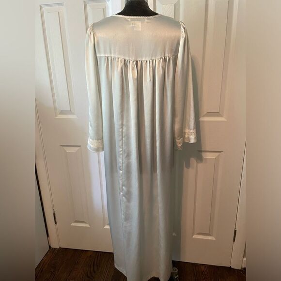 Oscar de la Renta/ Neiman Marcus/ Ivory Satin Nightgown Size Petite - Picture 2 of 7